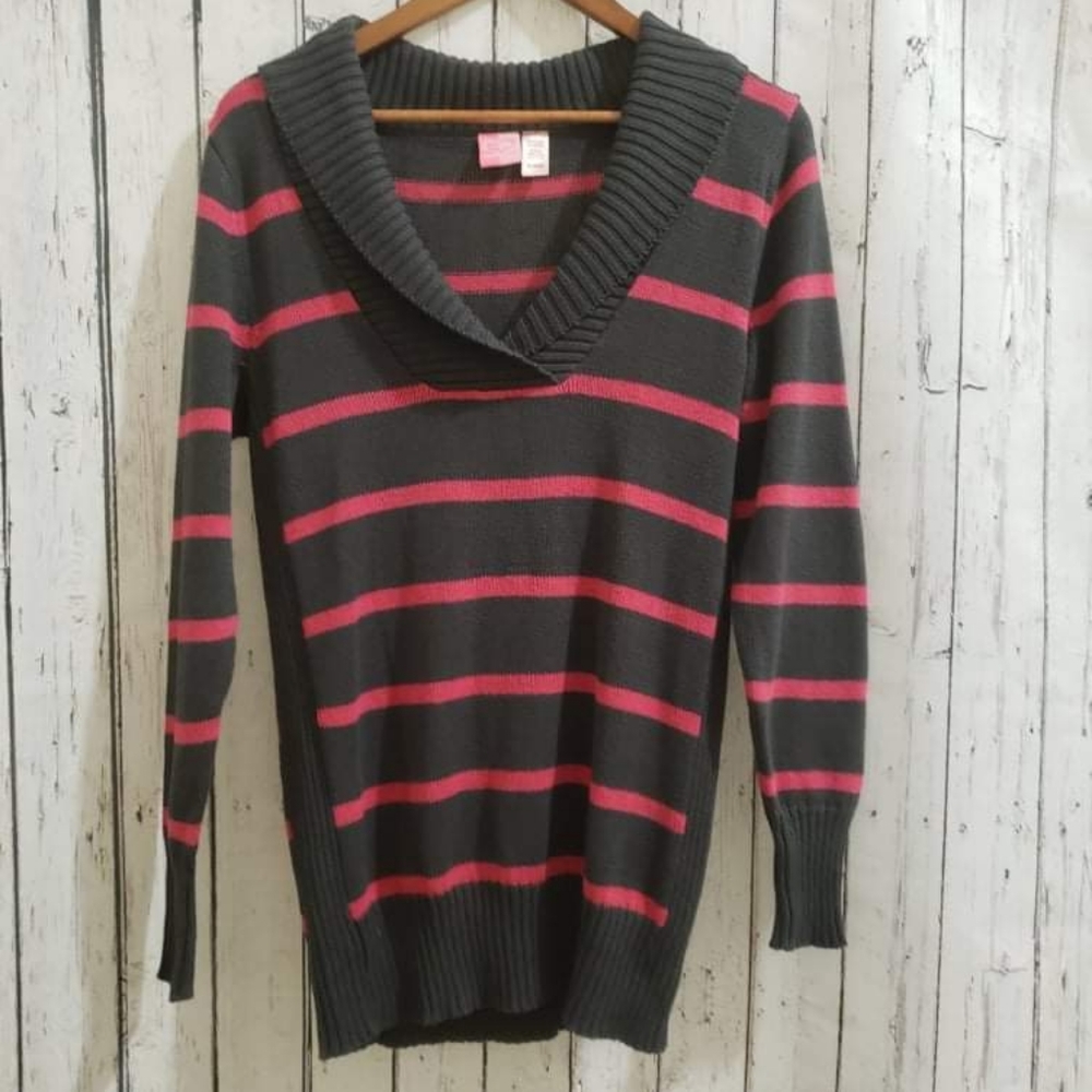 (XL) Times Maternity V-Neck Sweater | Pink And Gray Sweater